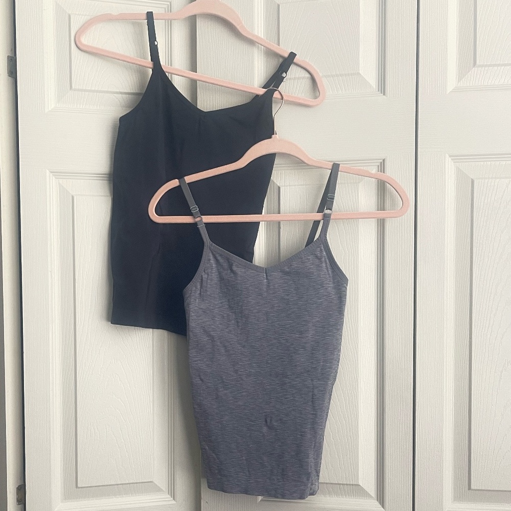 Under Armour 2-Pack black and grey MD Stretchy Adjustable strappy tank top.   D